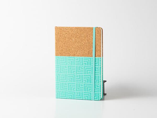 Cuaderno tipo Moleskine, tapa cosida de poliuretano termoplástico y cuero de corcho, 80 páginas rayadas