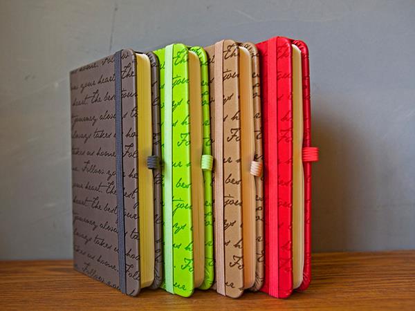 Cuaderno tipo Moleskine, diarios con tapas de cuero, cierre con banda elástica, accesorio para colocar lapicero