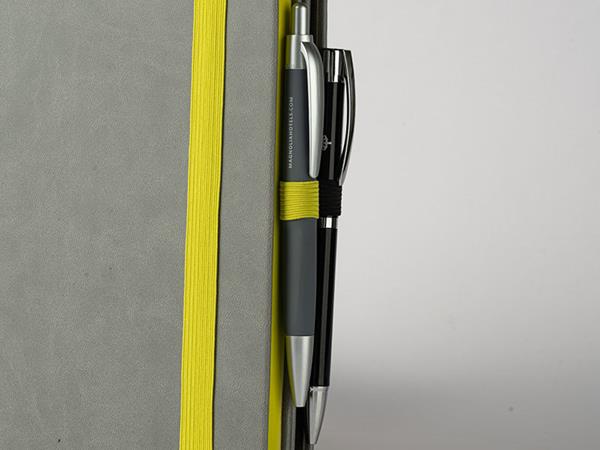 Cuaderno de cuero tipo Moleskine, cierre con banda elástica, con accesorio para colocar lapiceros