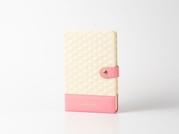 Cuaderno de cuero sintético con hebilla magnética, 80 páginas cuadriculadas