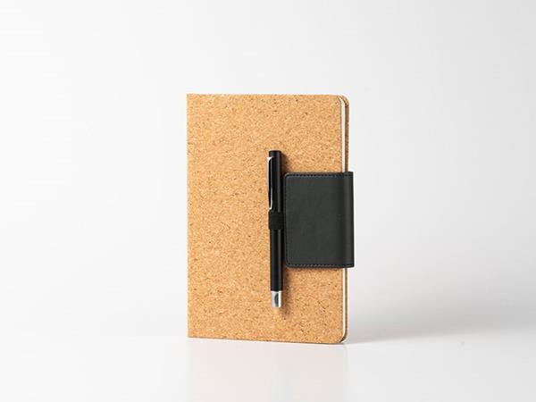 Cuaderno de cuero sintético, hebilla magnética, accesorio para colocar lapicero, 80 páginas punteadas  