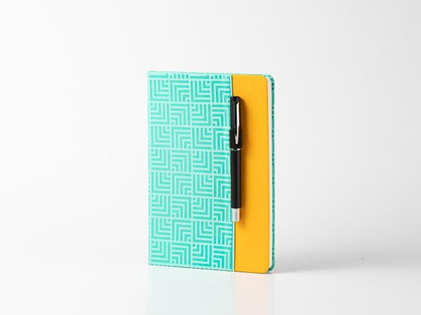 Cuadernos de cuero de dos colores en contraste, accesorio porta lapicero, 80 páginas rayadas