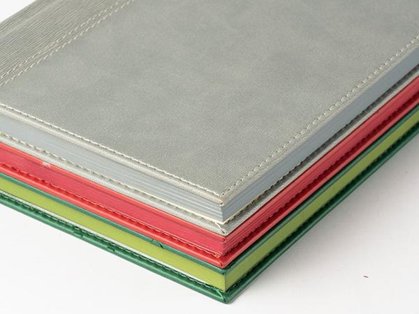 Cuadernos de cuero de dos colores, tapa de cuero sintético TPU, páginas con bordes de colores, 80 páginas rayadas