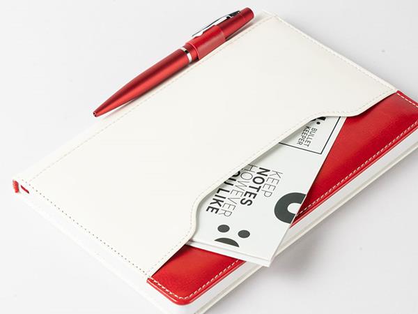 Cuadernos de cuero de dos colores en contraste, accesorio porta lapicero, bolsillo para documentos, 80 páginas rayadas
