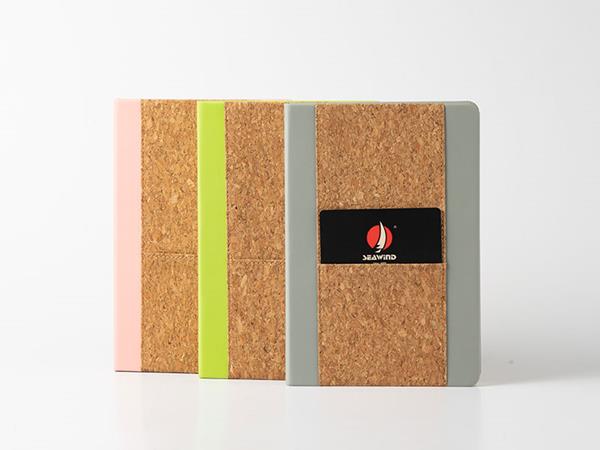 Cuaderno de cuero suave de dos colores en contraste, accesorio porta lapicero, bolsillo porta tarjetas, 80 páginas rayadas
