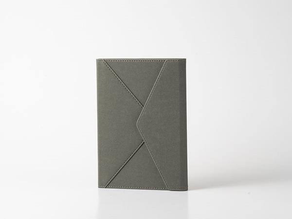 Cuaderno de cuero con tapa en forma de sobre, cierre magnético, 80 páginas rayadas